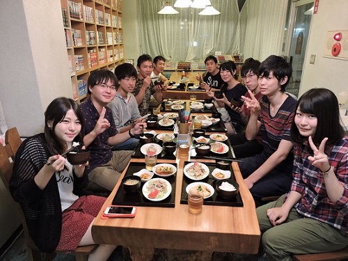 photo9 山形校 センチュリー山形　食事風景.jpg